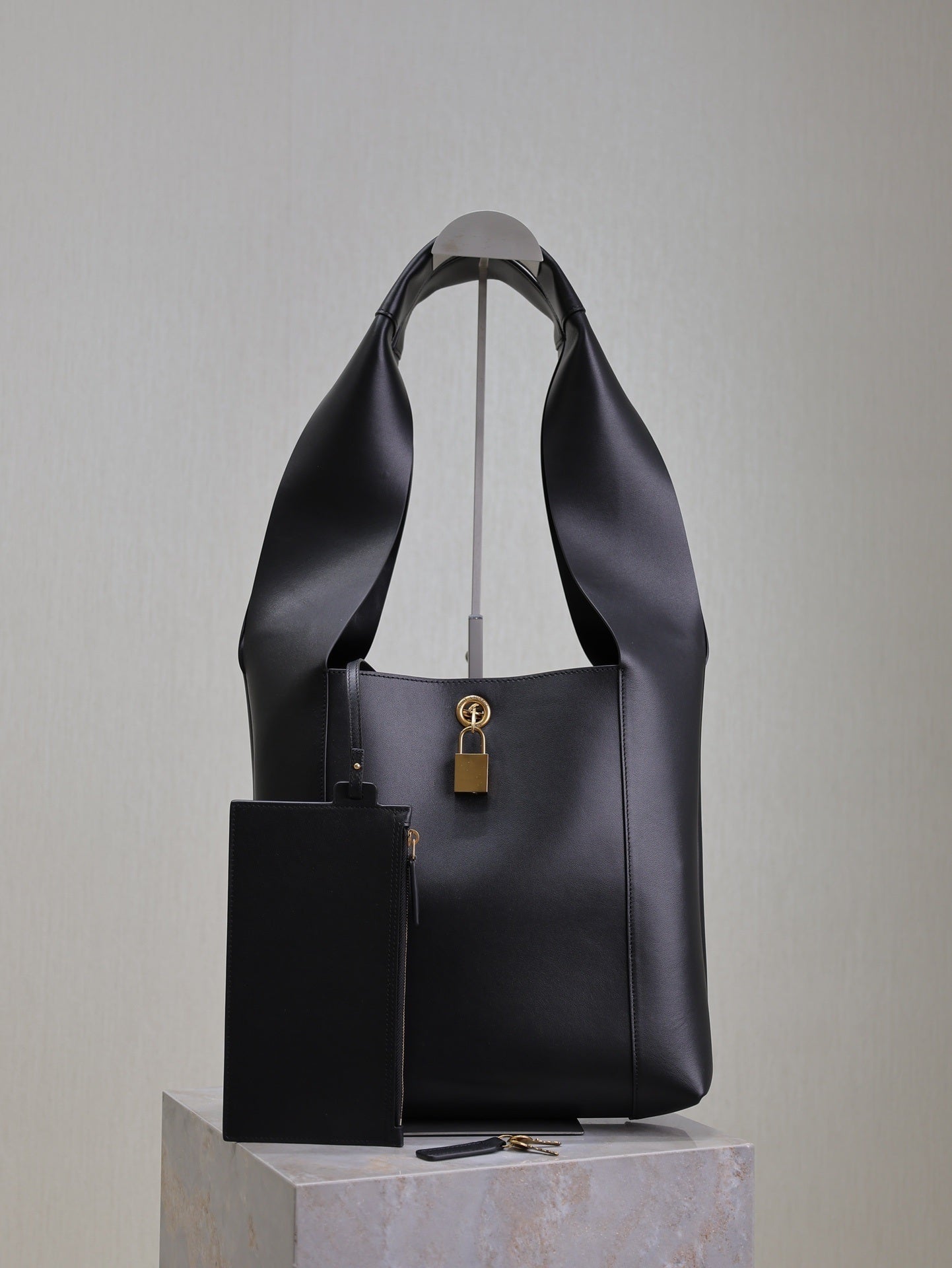 Noir Sculpt Shoulder Bag