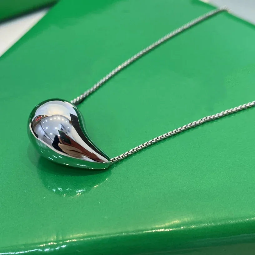 Water drops necklace