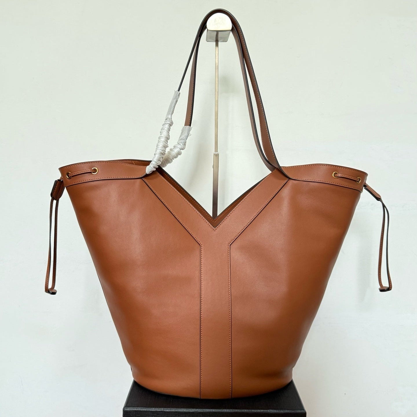 Soft Curve Cowhide Leather Hobo Bag