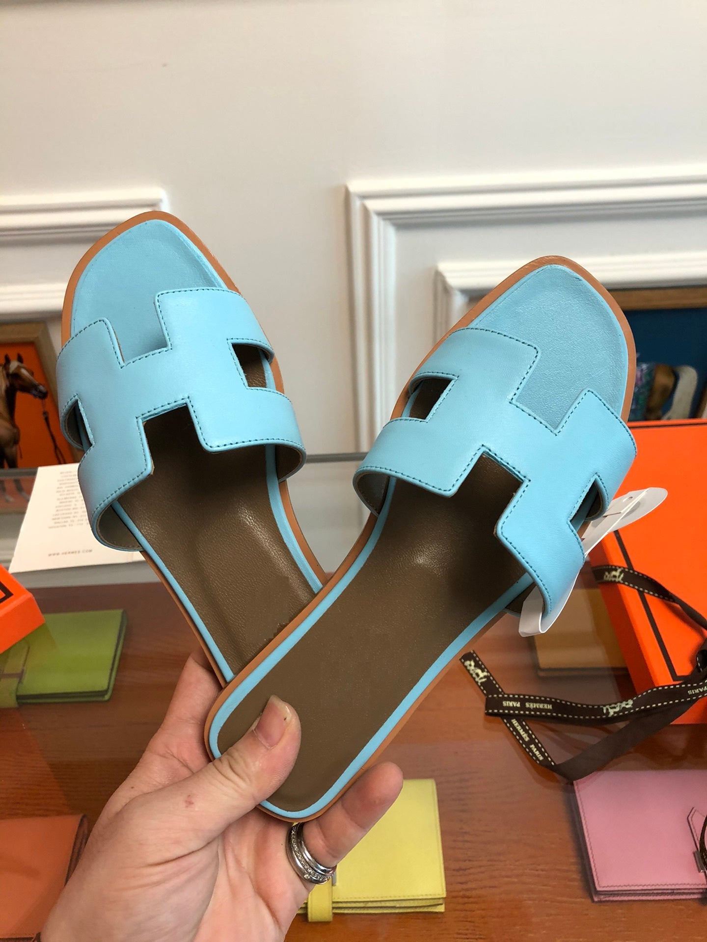 Luxury Cowhide Leather Sandals – Classic Cut Design