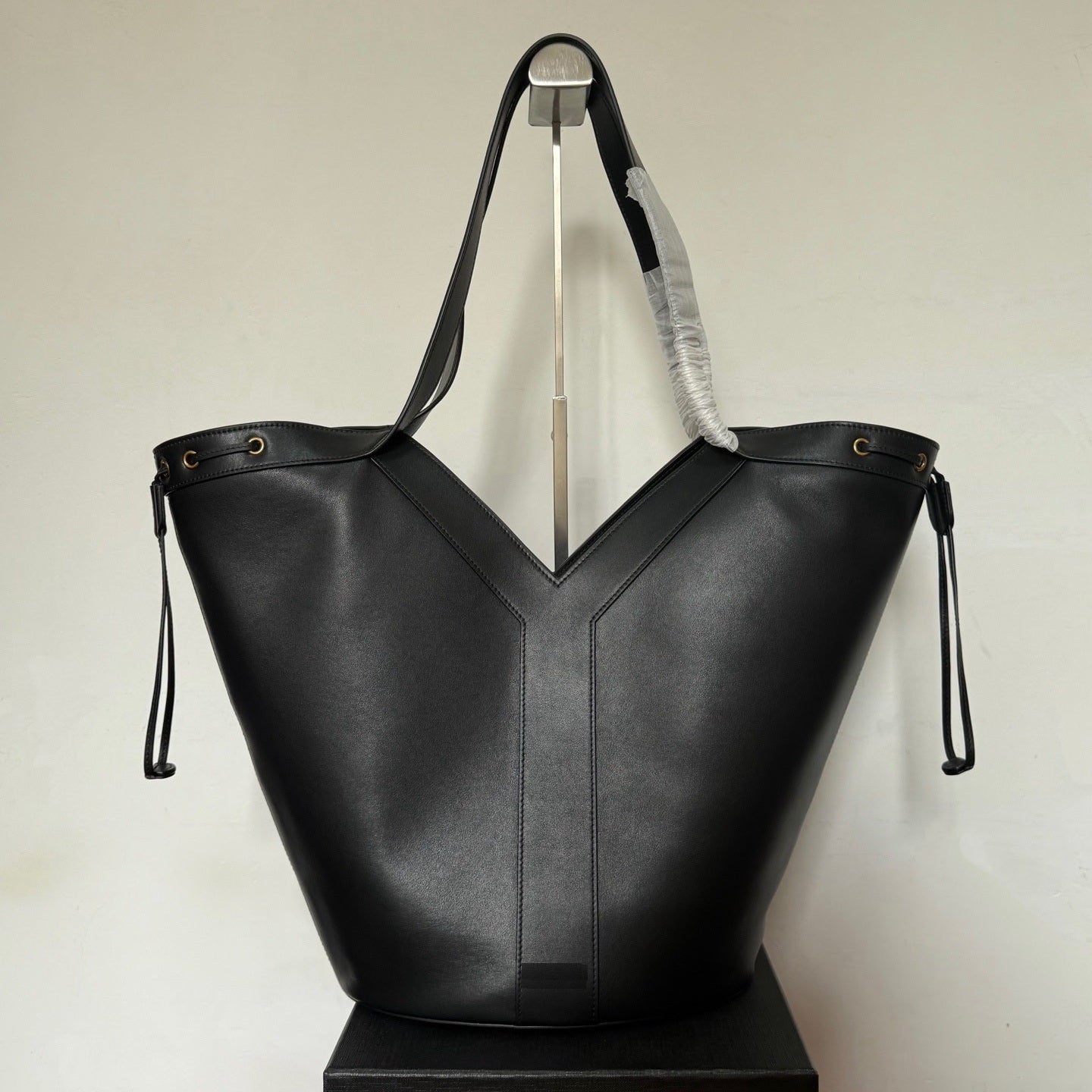 Soft Curve Cowhide Leather Hobo Bag