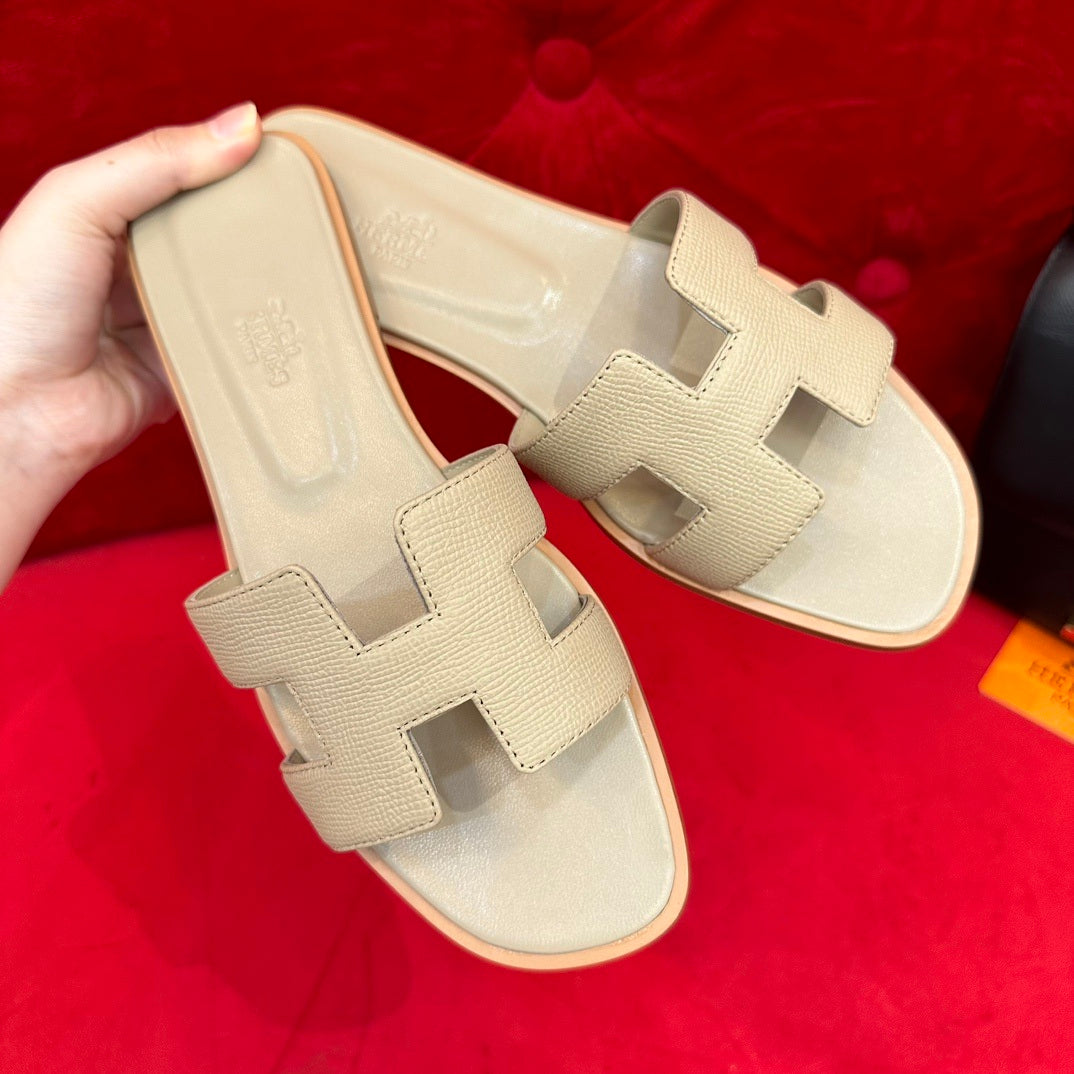 Luxury Cowhide Leather Sandals – Classic Cut Design