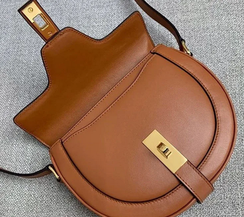 Clafskin leather shoulder bag