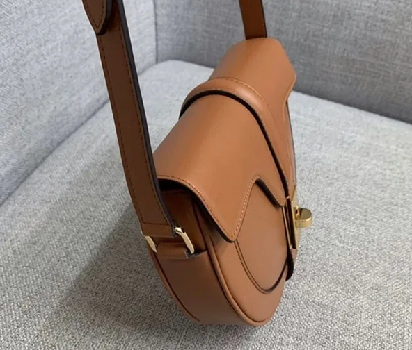 Clafskin leather shoulder bag